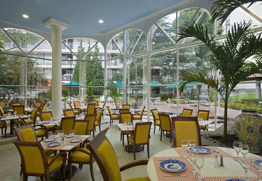 Krystal Satelite Maria Barbara Hotel Tlalnepantla  Restoran gambar
